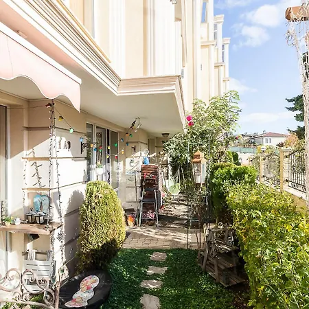 Seaside With A Garden *