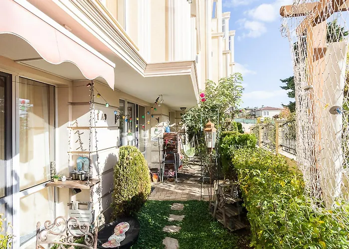 Seaside With A Garden *